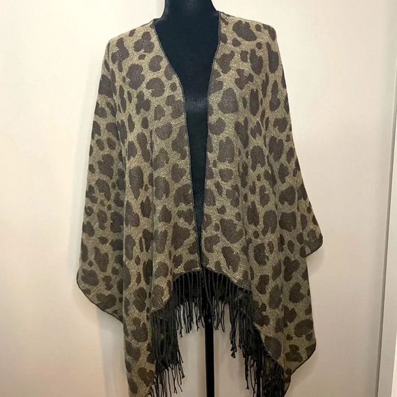 Animal Print Neutral Colored Blanket Shawl Shrug with Fringe - Picture 1 of 10